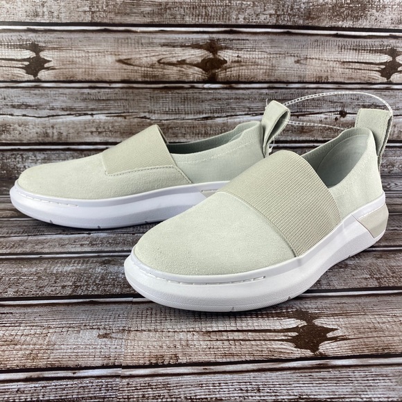 NWT Under Armour Sportswear slip-ons - Picture 2 of 6